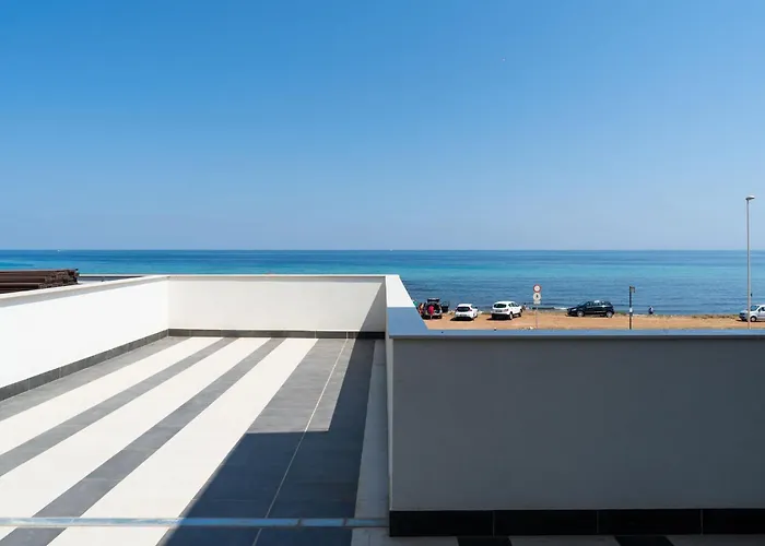 Lolita\'S Beachfront Loft By Wonderful Italy