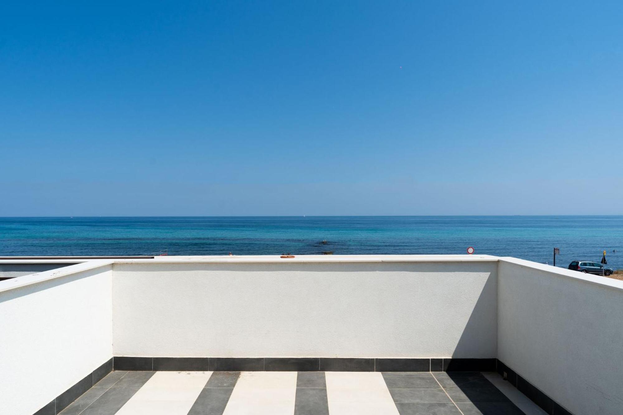 Apartment Lolita's Beachfront Loft By Wonderful Italy *